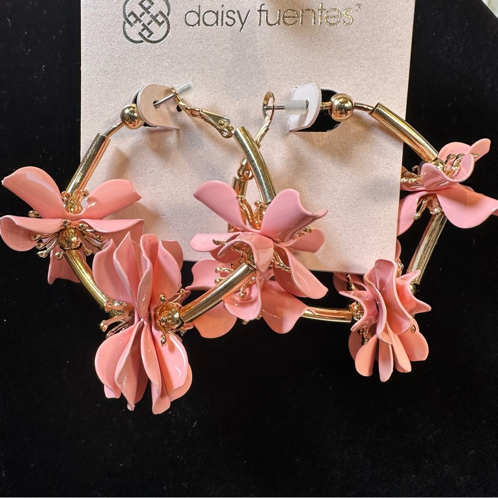 Daisy Fuentes NWT Pink Floral Hoop Earrings